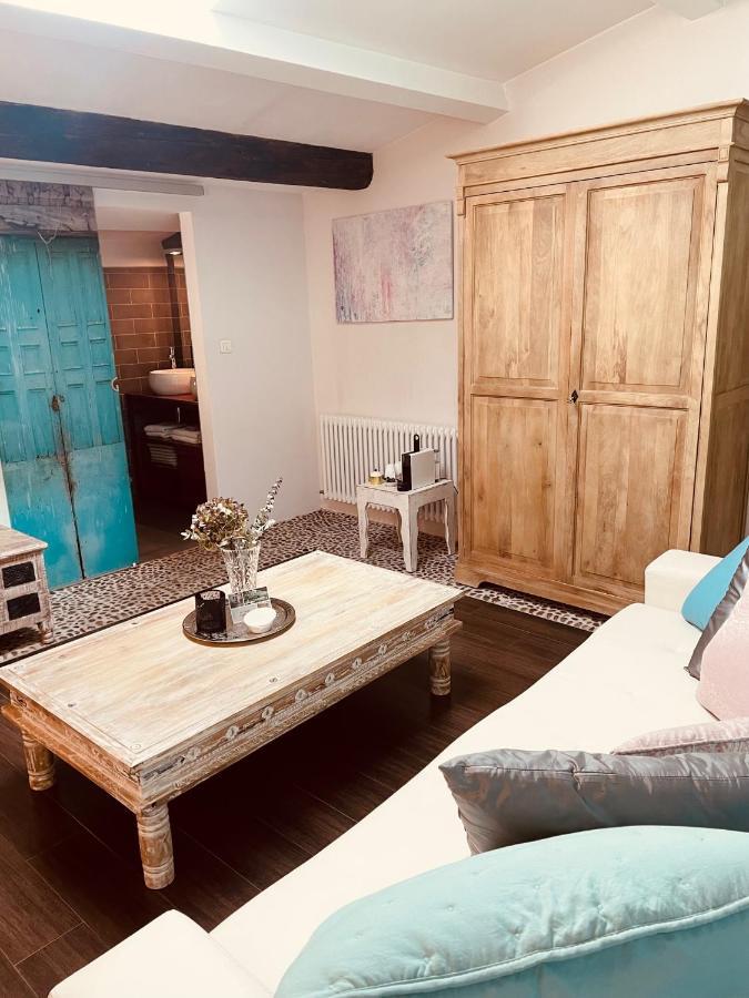 بيرنيه لو فونتينز B&B Temps Suspendu Provence المظهر الخارجي الصورة