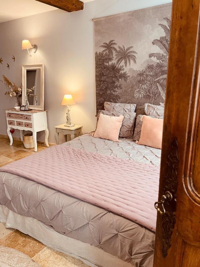 بيرنيه لو فونتينز B&B Temps Suspendu Provence الغرفة الصورة