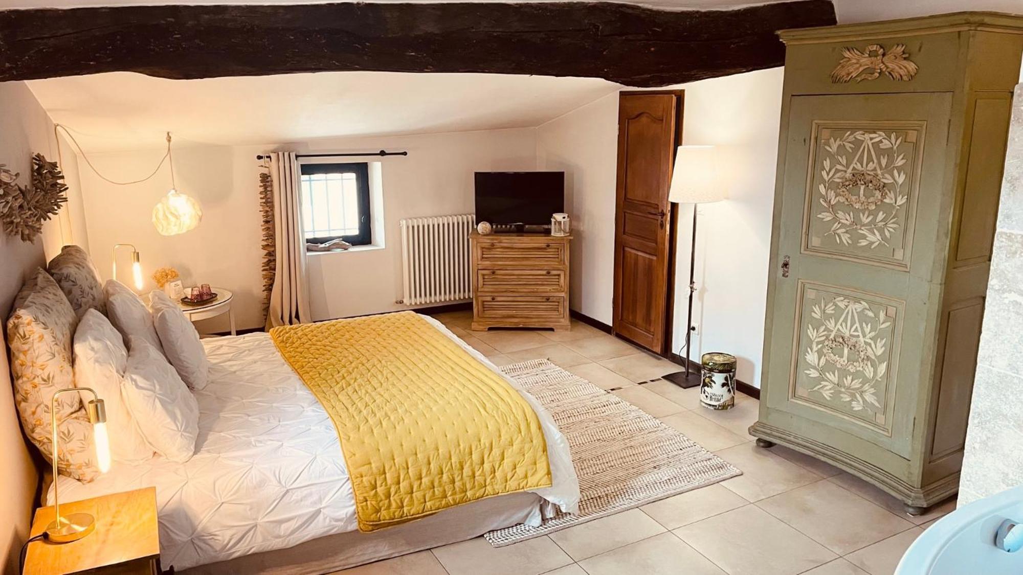 بيرنيه لو فونتينز B&B Temps Suspendu Provence الغرفة الصورة
