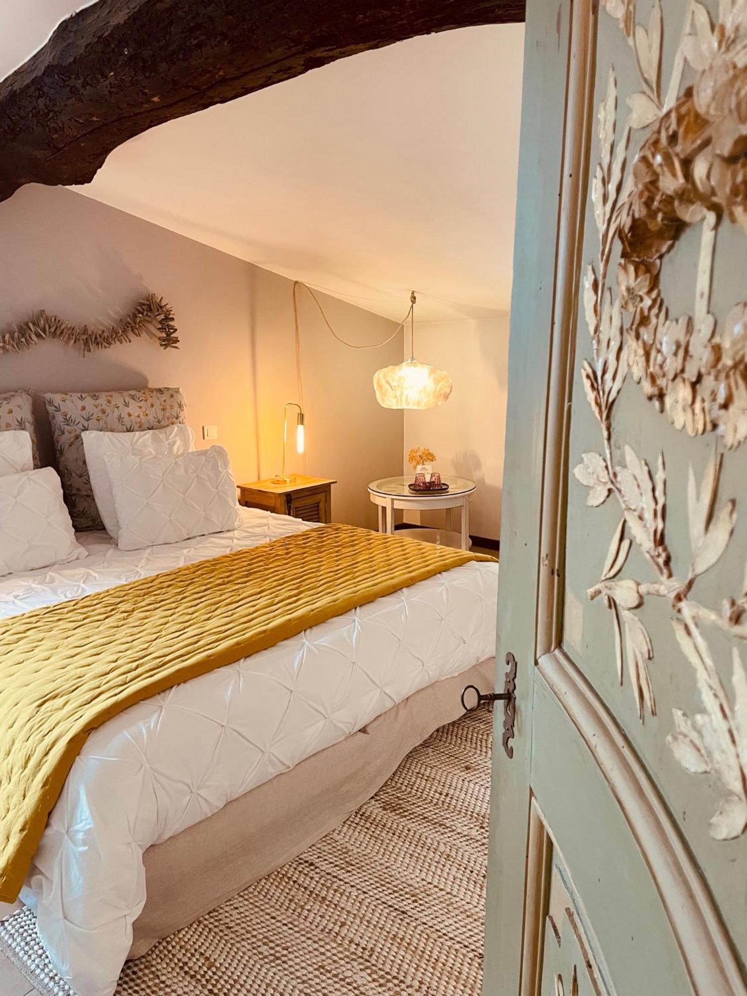 بيرنيه لو فونتينز B&B Temps Suspendu Provence الغرفة الصورة