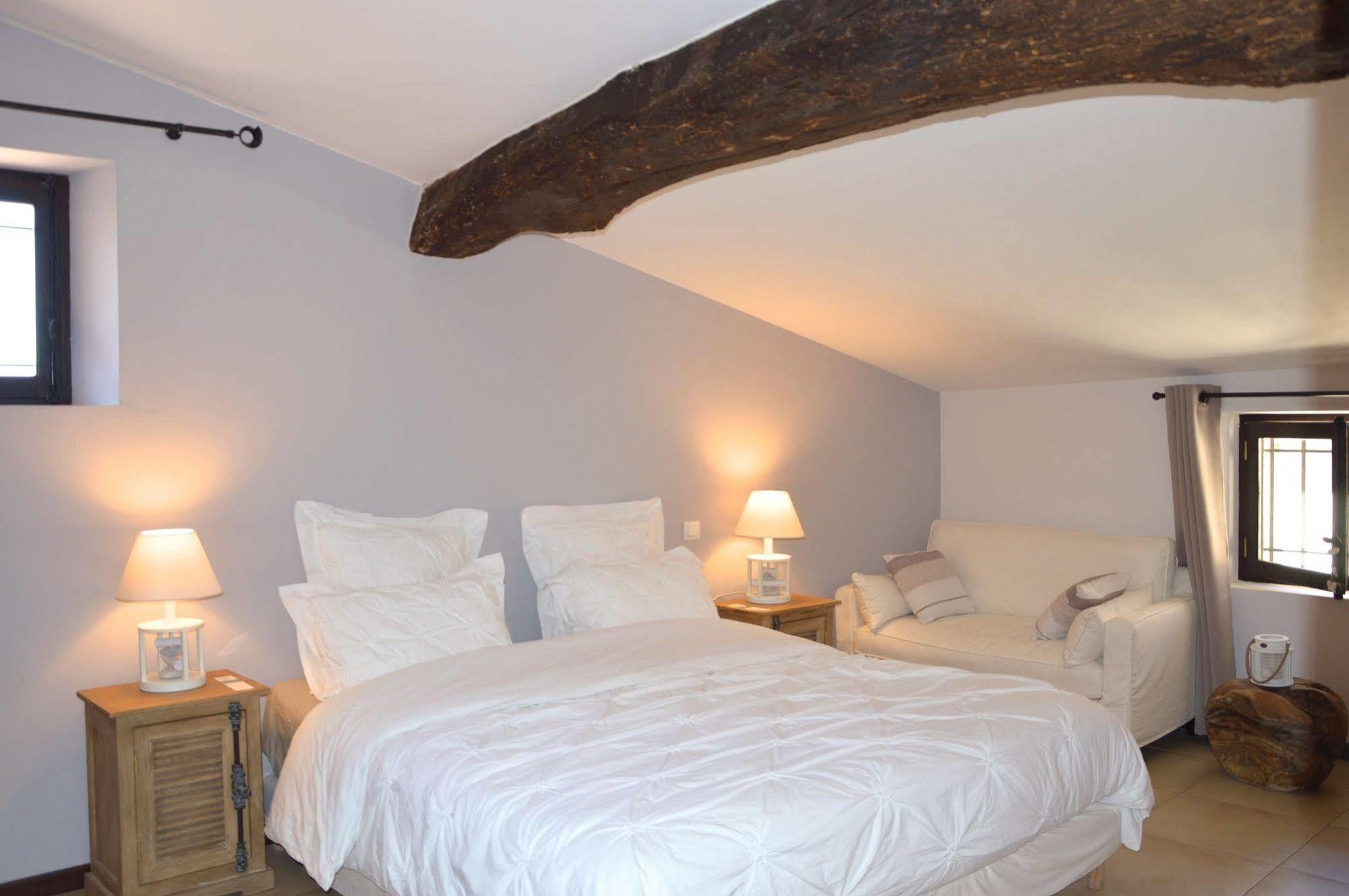 بيرنيه لو فونتينز B&B Temps Suspendu Provence المظهر الخارجي الصورة